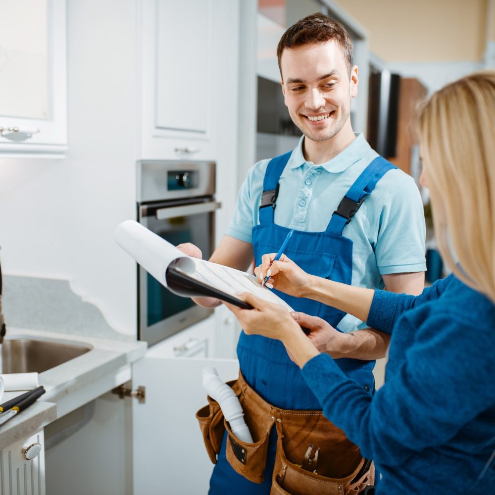 male-plumber-and-female-customer-in-the-kitchen.jpg